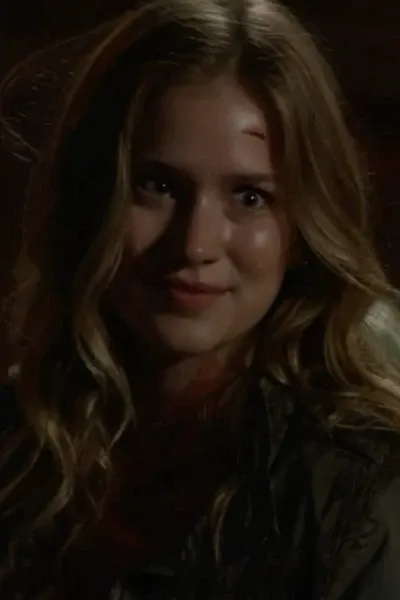 Elizabeth Lail photo