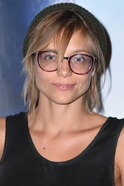 Lizzie Brocheré photo