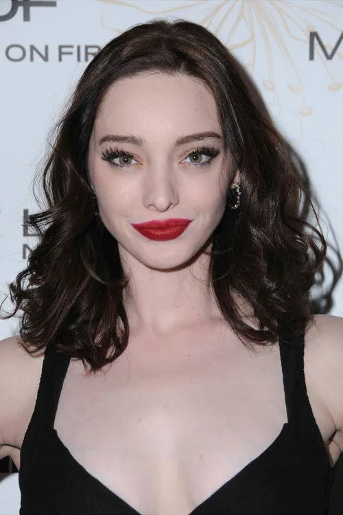 Emma Dumont photo