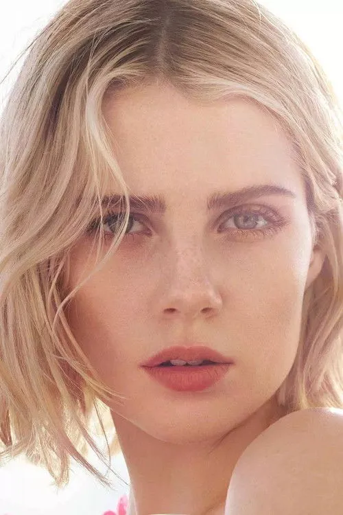 Lucy Boynton photo