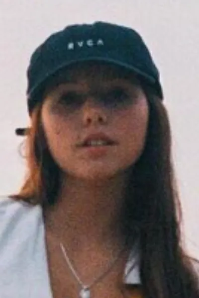 Laura Dutra photo