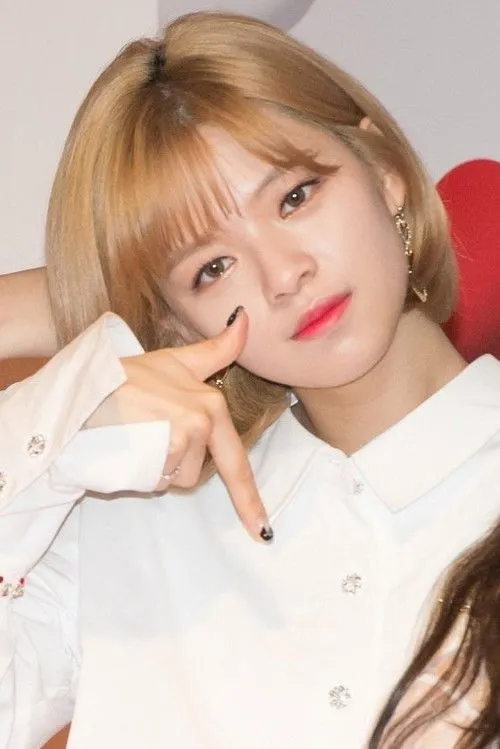 JEONGYEON photo