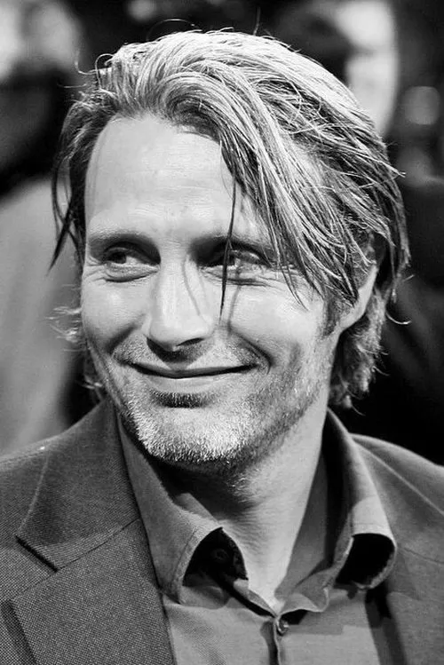 Mads Mikkelsen photo