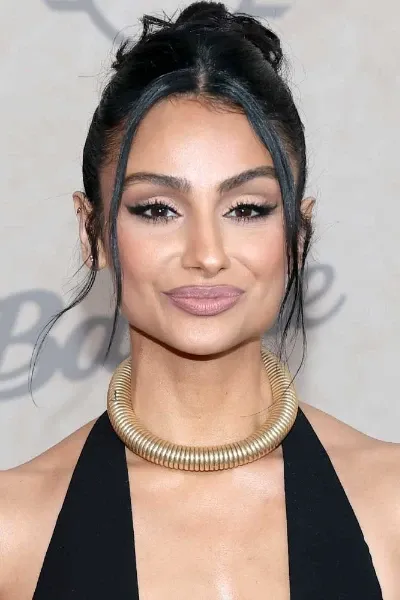 Nazanin Mandi photo