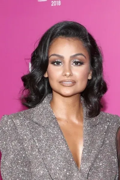 Nazanin Mandi photo