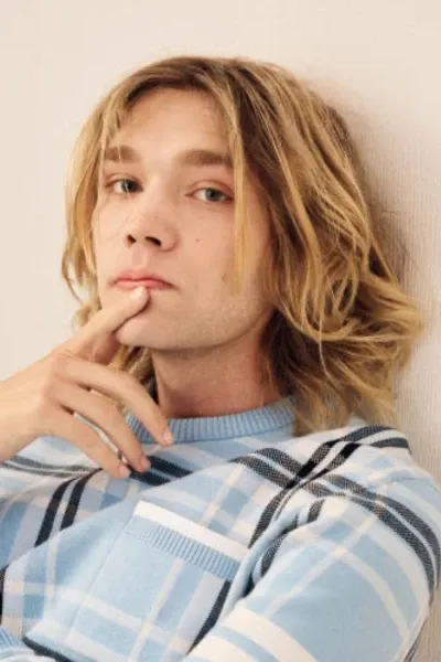 Charlie Plummer photo