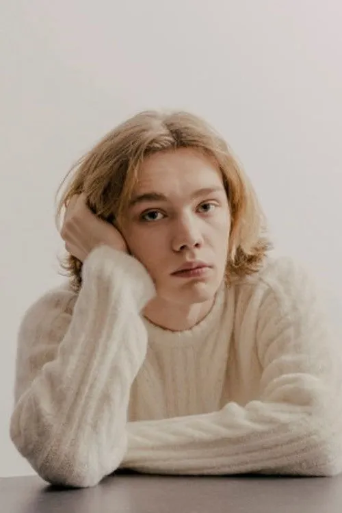 Charlie Plummer photo