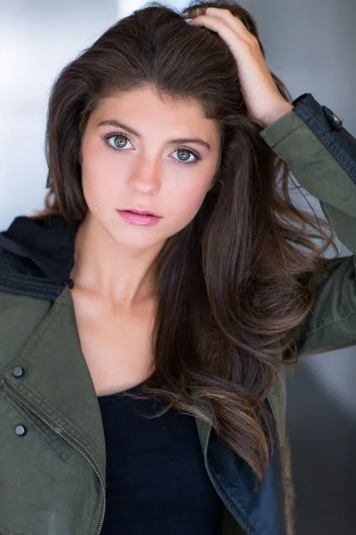 Emily Bader photo