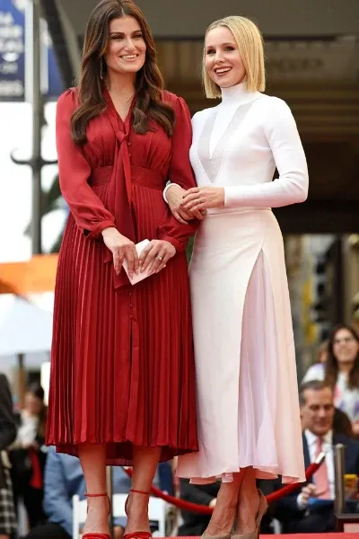 Idina Menzel and Kristen Bell photo