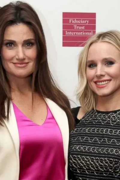 Idina Menzel and Kristen Bell photo