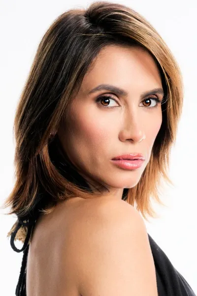 Cristina Vee Valenzuela photo