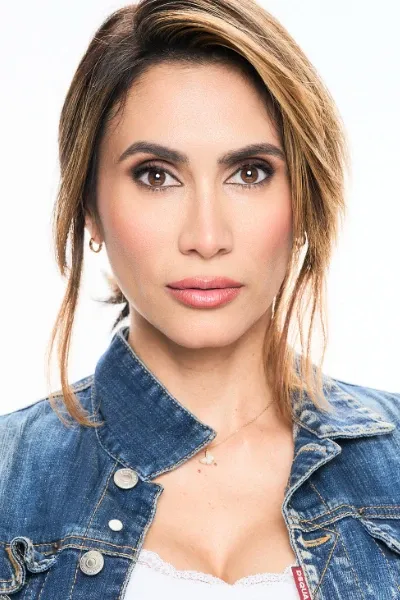 Cristina Vee Valenzuela photo