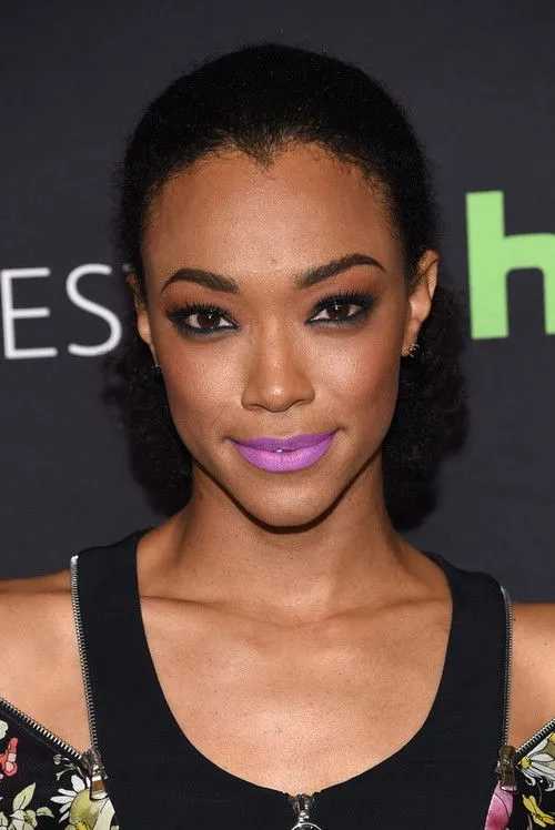 Sonequa Martin-Green photo