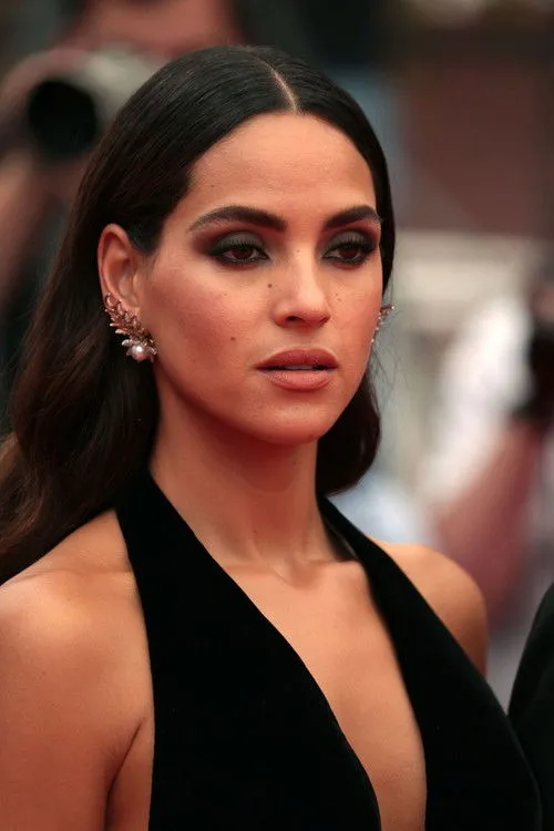 Adria Arjona photo