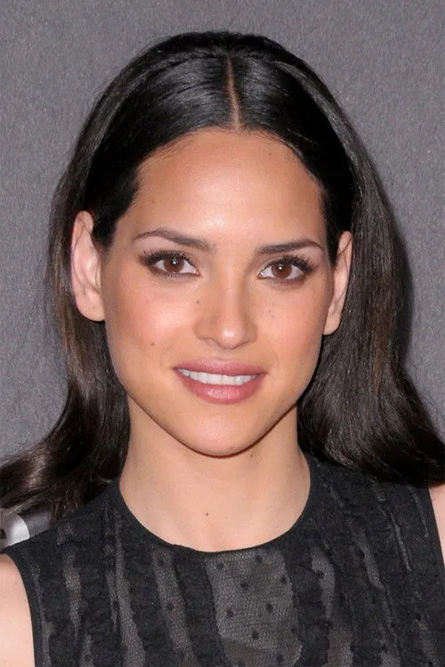 Adria Arjona photo