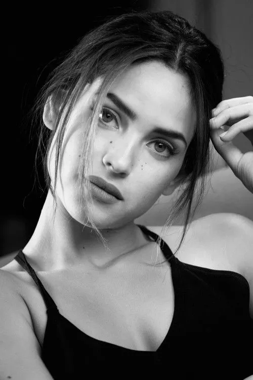 Adria Arjona photo