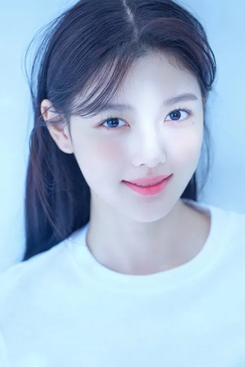 Kim Yoo-jung photo