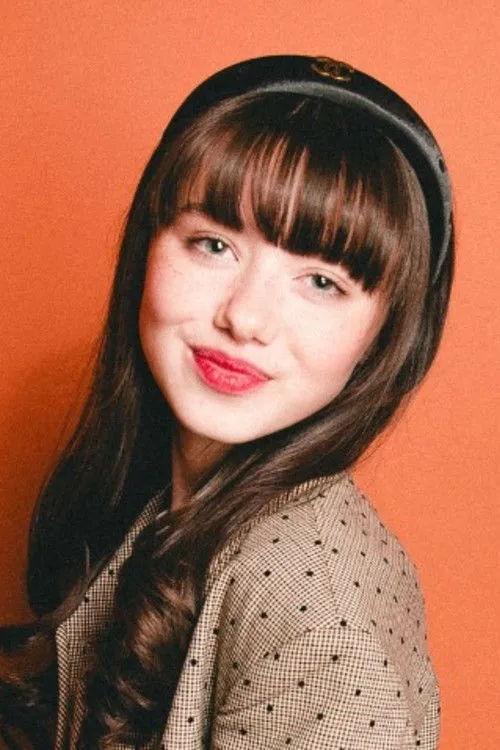 Violet McGraw photo
