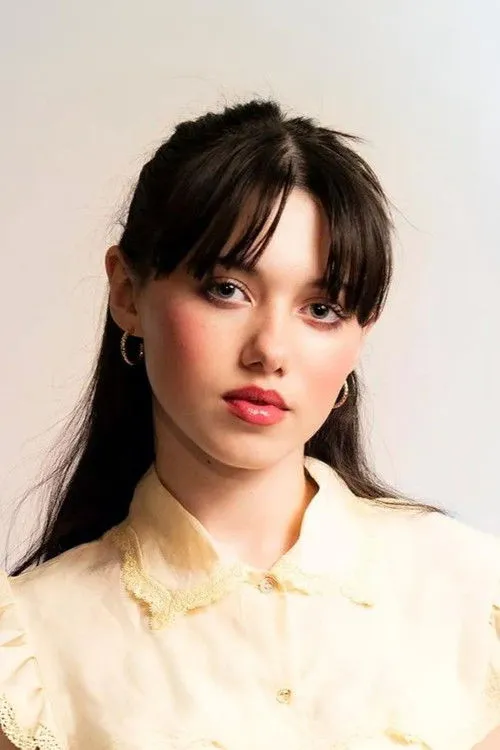 Violet McGraw photo