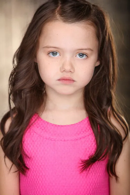 Violet McGraw photo