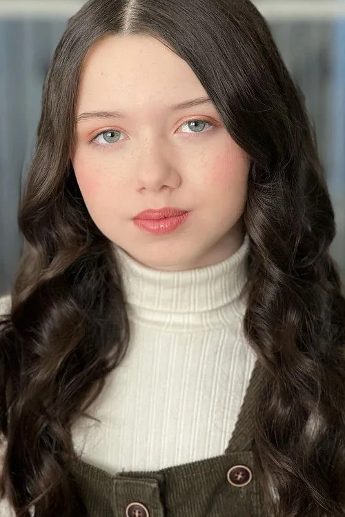 Violet McGraw photo