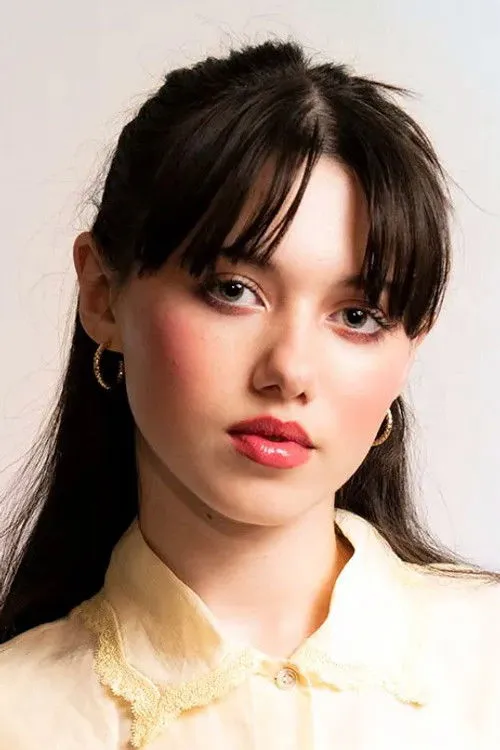 Violet McGraw photo