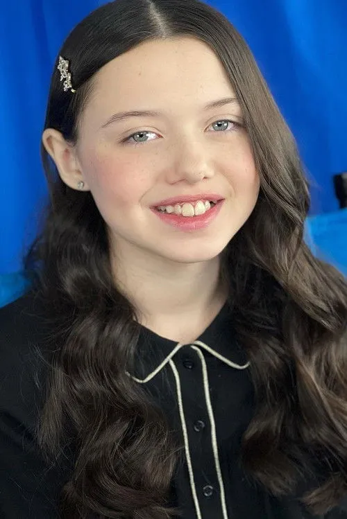 Violet McGraw photo