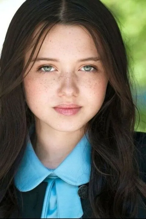 Violet McGraw photo
