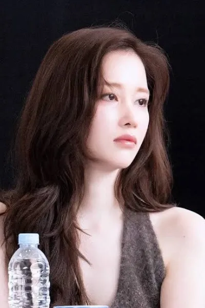 Jeon Jong-seo photo