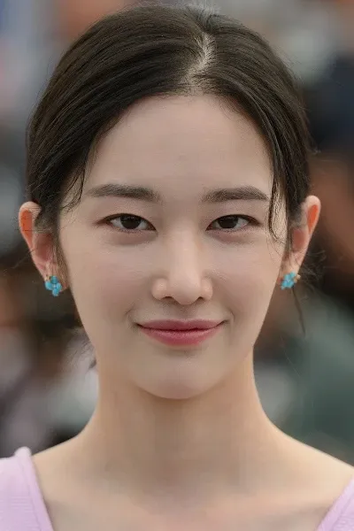 Jeon Jong-seo photo