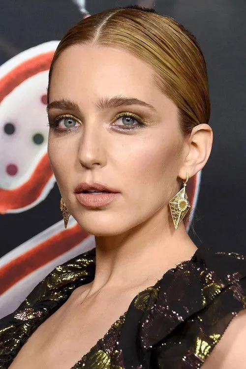 Jessica Rothe photo