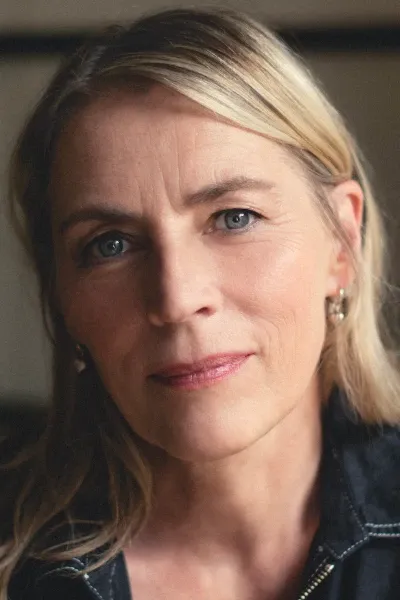 Saskia Reeves photo