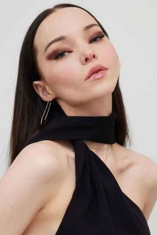 Dove Cameron photo
