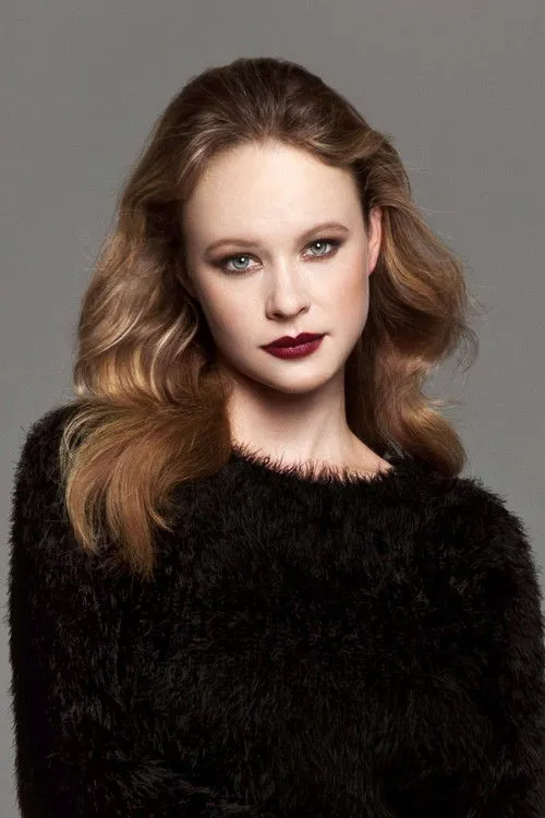 Thora Birch photo