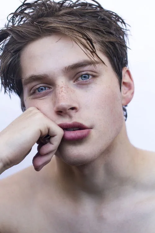 Froy Gutierrez photo
