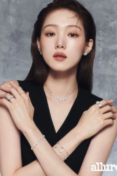 Lee Sung-kyung photo