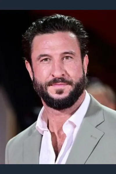 Pablo Schreiber photo