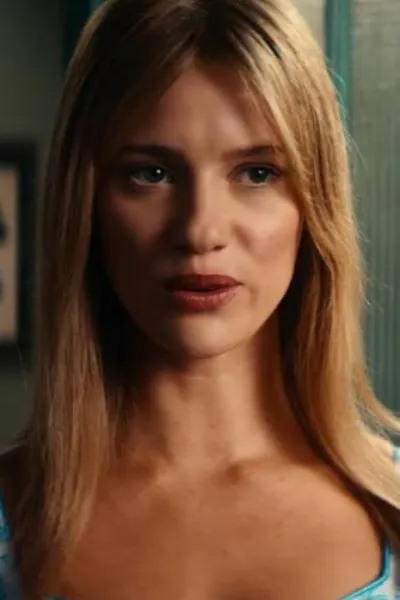 Lily Sullivan photo