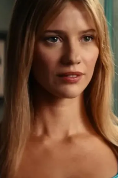 Lily Sullivan photo
