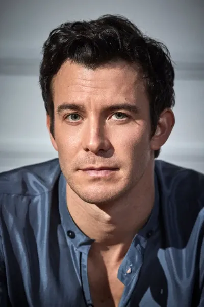Luke Thompson photo
