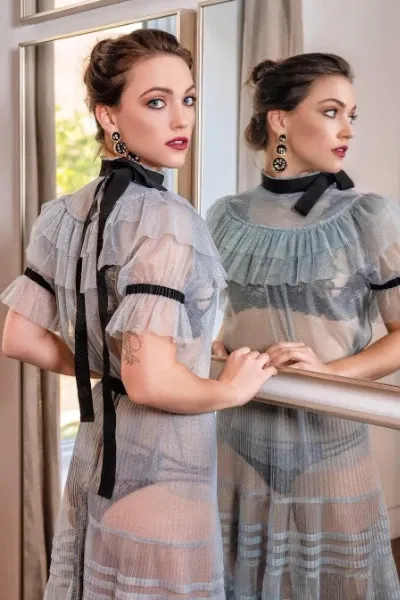 Violett Beane photo