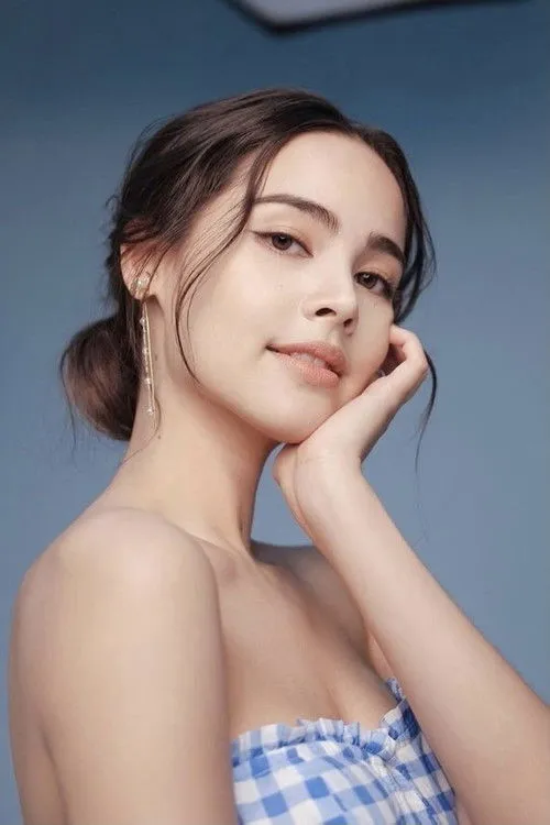 Urassaya Sperbund photo