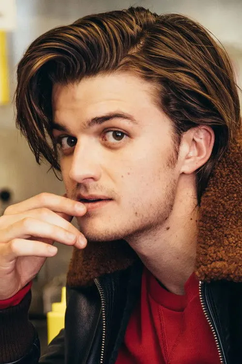 Joe Keery photo