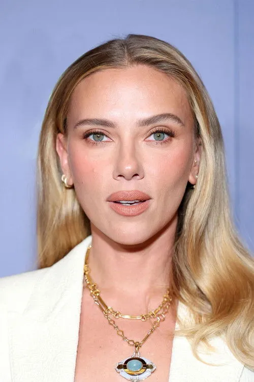 Scarlett Johansson photo