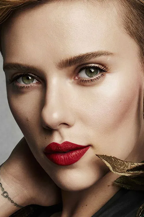 Scarlett Johansson photo