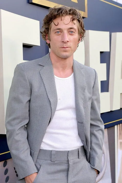Jeremy Allen White photo