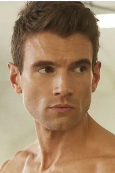 Alex Russell photo