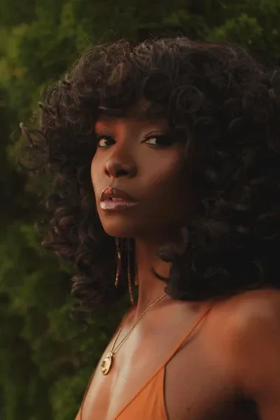 KiKi Layne photo