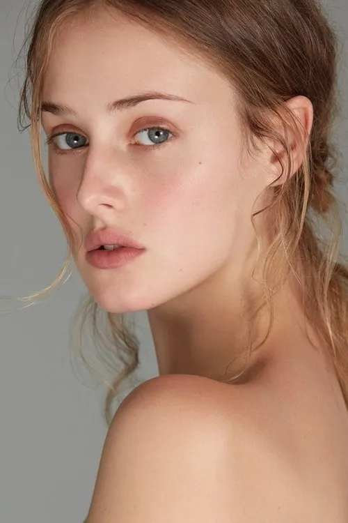 Anna van Patten photo