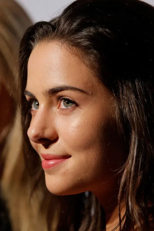 Holly Deveaux photo